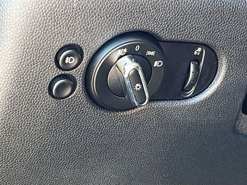 Used 2020 MINI Cooper 2-Door Hardtop w/ Premium Package FWD image 10