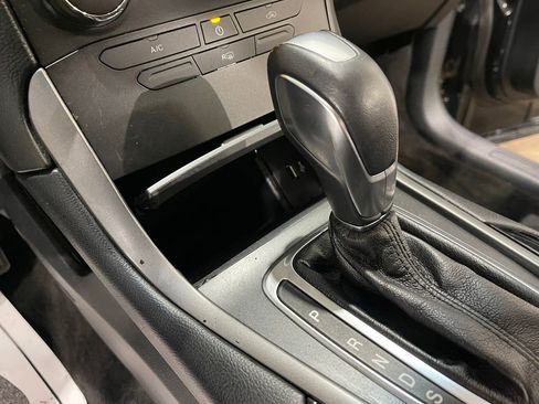 Used 2018 Ford Edge SE image 13