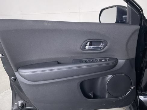Used 2021 Honda HR-V LX image 10