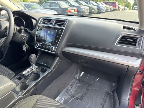 Used 2019 Subaru Outback 2.5i Premium AWD/4WD image 16