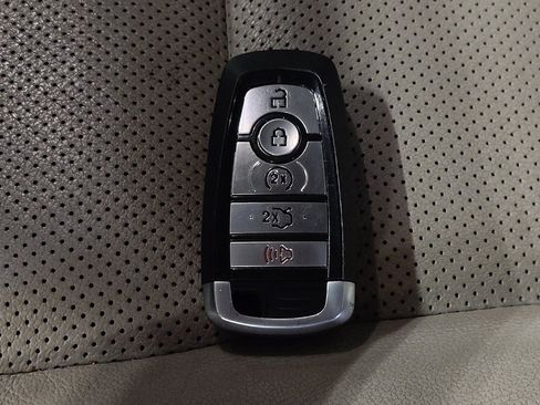 Used 2020 Ford Escape Titanium image 32