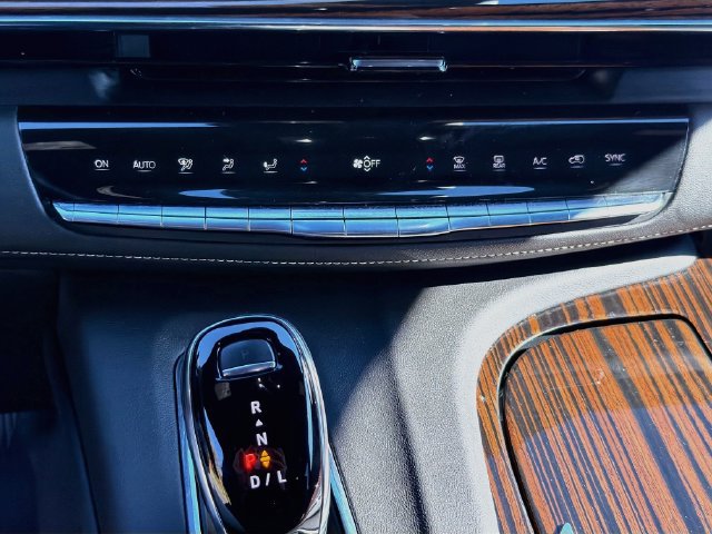 Used 2023 Cadillac Escalade Premium Luxury AWD/4WD image 17