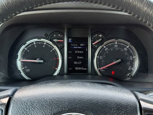 Used 2021 Toyota 4Runner TRD Off-Road Premium image 3