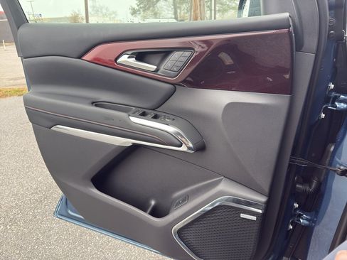 New 2026 Chevrolet Traverse RS image 9