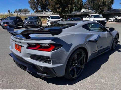 Used 2024 Chevrolet Corvette Z06 w/ Z07 Performance Package RWD image 9