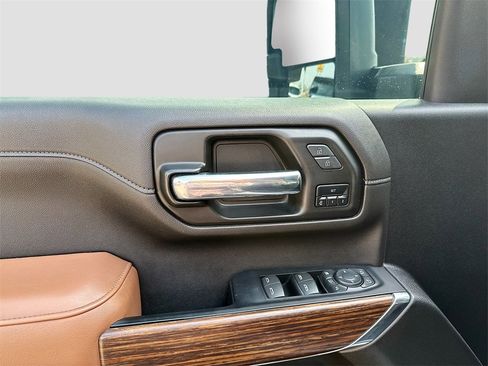Used 2023 Chevrolet Silverado 2500 High Country w/ LPO, Hitch Package image 9