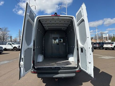 Used 2024 Mercedes-Benz Sprinter 2500 image 9