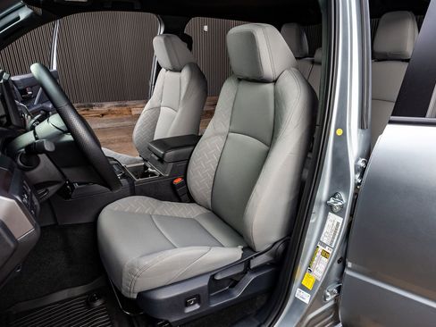Used 2025 Toyota Tacoma SR5 image 31