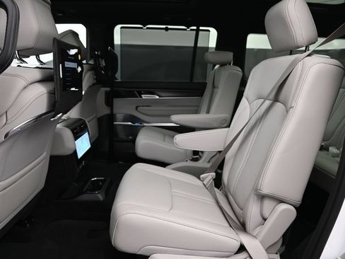 New 2026 Jeep Grand Wagoneer Summit AWD/4WD image 30