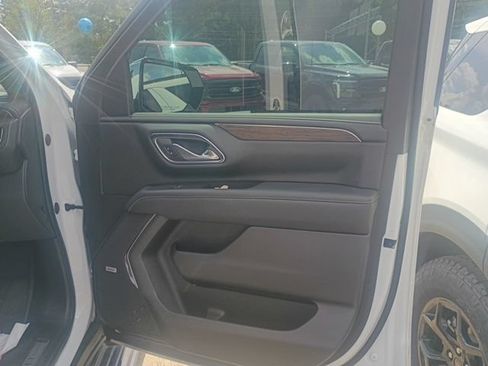 Used 2023 Chevrolet Suburban Premier AWD/4WD image 35