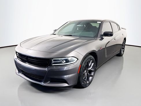 Used 2019 Dodge Charger SXT w/ Plus Group RWD image 4