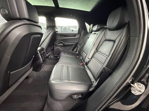 Certified 2025 Porsche Cayenne S AWD/4WD image 19