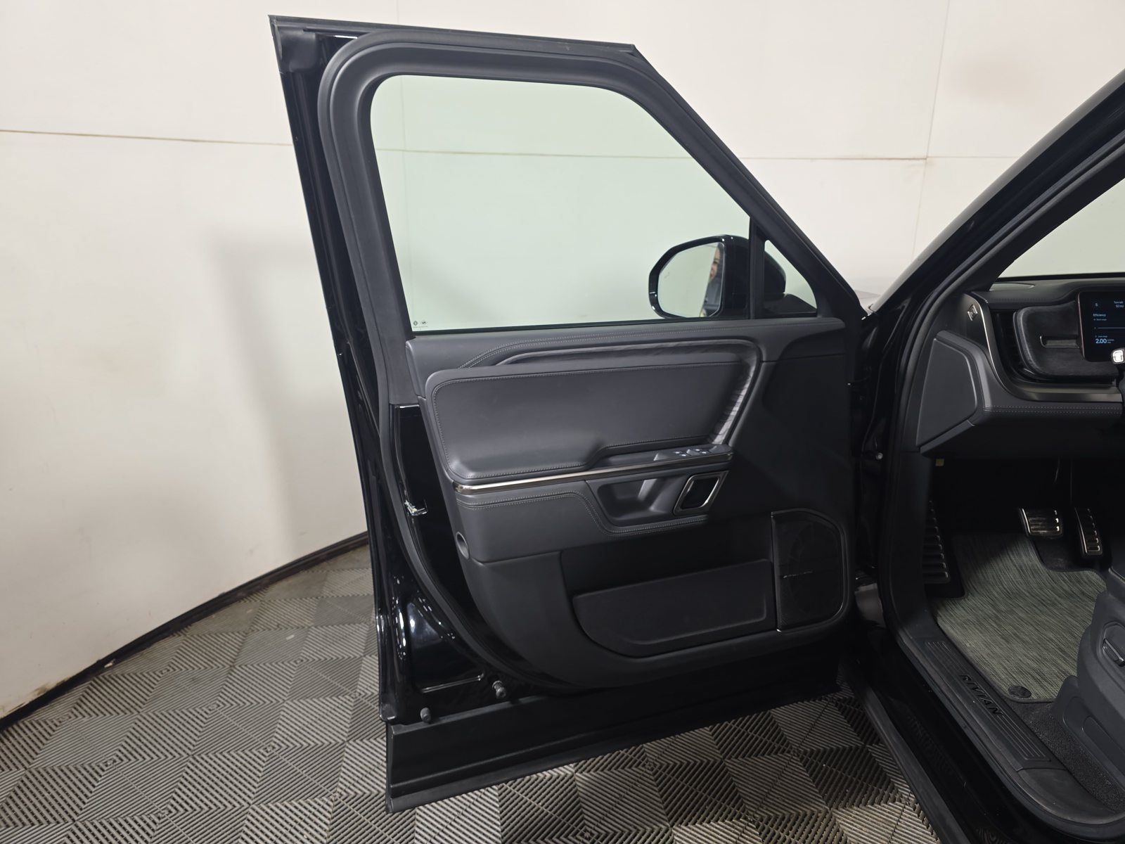 Used 2022 Rivian R1S Launch Edition Quad AWD/4WD image 16