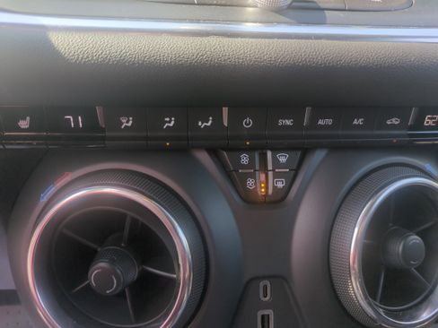 Used 2024 Chevrolet Blazer LT w/ Convenience Package FWD image 21