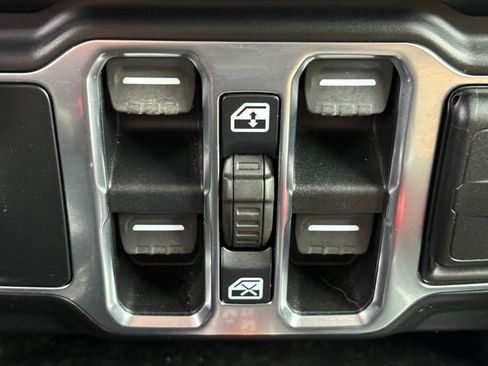 Used 2020 Jeep Gladiator Sport w/ Quick Order Package 24S image 13