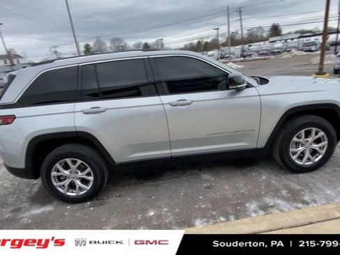 Used 2022 Jeep Grand Cherokee Limited image 11