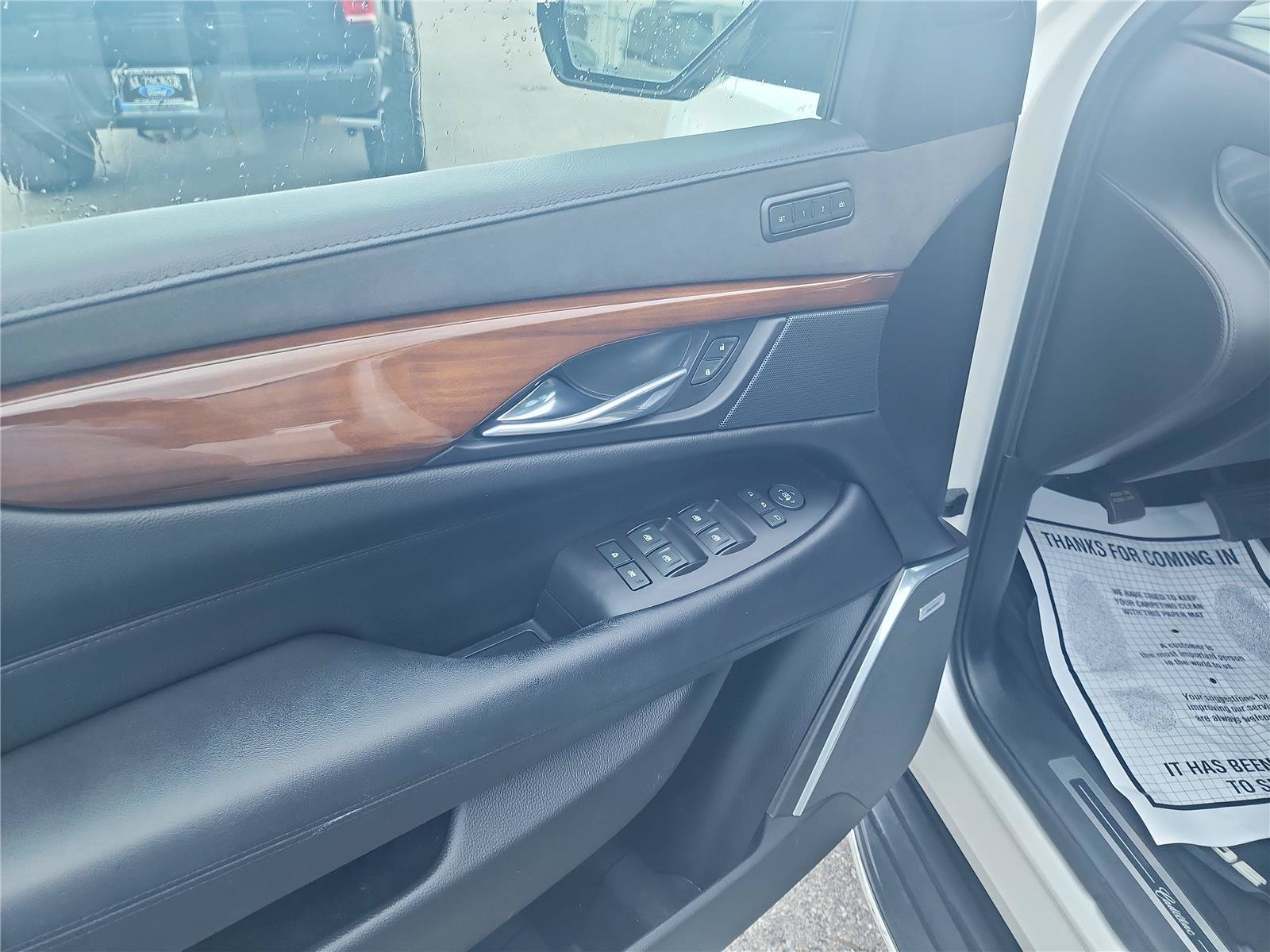 Used 2019 Cadillac Escalade ESV Luxury RWD image 13