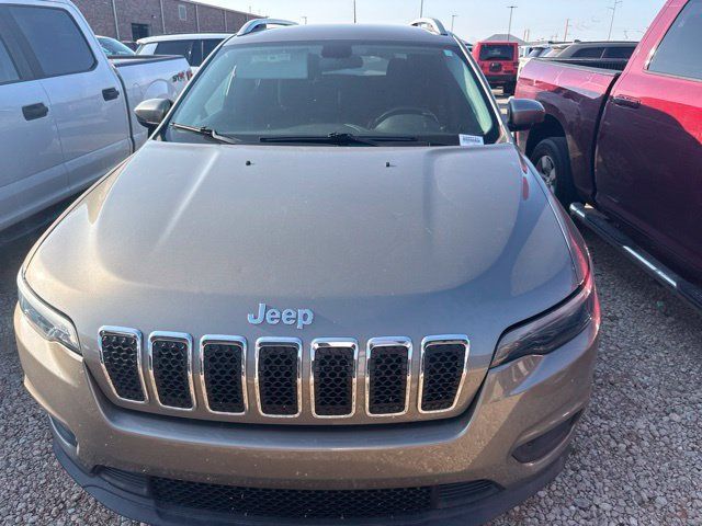 Used 2019 Jeep Cherokee Latitude w/ Cold Weather Group AWD/4WD image 2