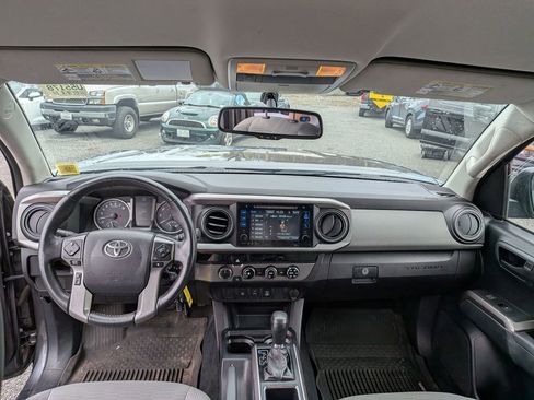 Used 2017 Toyota Tacoma 4x4 Access Cab image 17