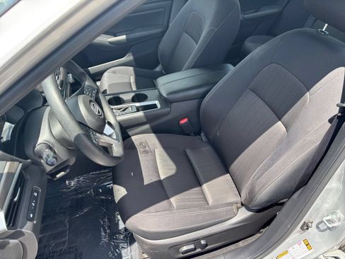 Used 2025 Nissan Altima 2.5 SV FWD image 35