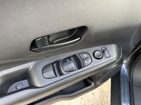 New 2025 Nissan Kicks S image 8