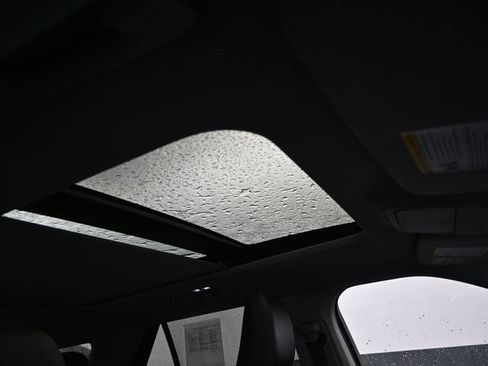 Used 2022 Ford Explorer XLT w/ Equipment Group 202A image 13