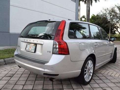 Used 2011 Volvo V50 T5 image 6