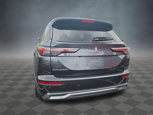 Used 2025 Mitsubishi Outlander AWD image 10