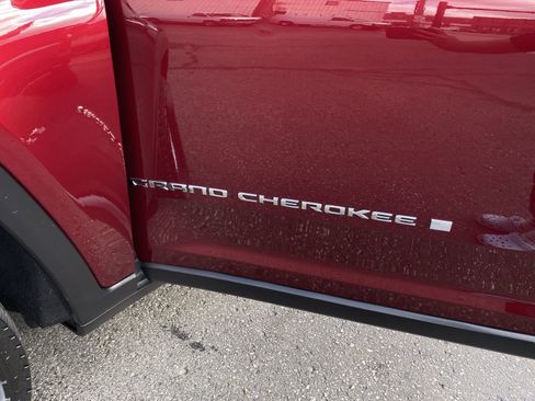 Used 2023 Jeep Grand Cherokee Laredo image 83