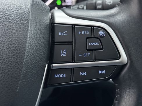 Used 2022 Toyota Highlander XLE image 25