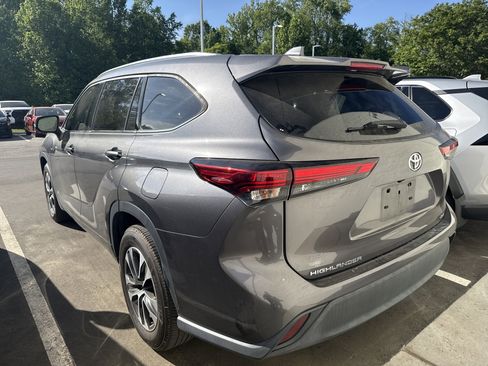 Used 2021 Toyota Highlander XLE image 7