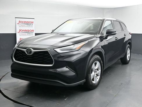 Used 2021 Toyota Highlander L image 4