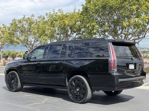 Used 2019 Cadillac Escalade ESV Platinum AWD/4WD image 3