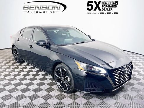 Used 2024 Nissan Altima 2.5 SR w/ SR Premium Package FWD image 1