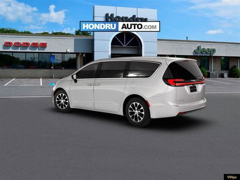 New 2026 Chrysler Pacifica Select image 4