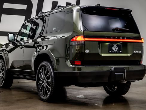 Used 2024 Lexus GX 550 w/ Accessory Package (Z1) AWD/4WD image 31