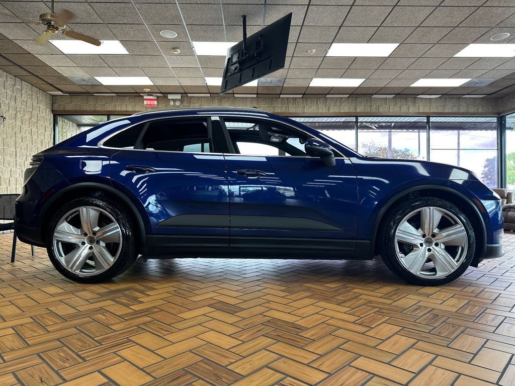 Used 2024 Porsche Macan 4 Electric w/ Premium Package AWD/4WD image 9