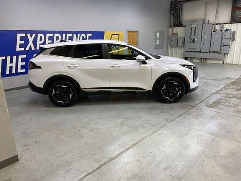Used 2026 Kia Sportage EX FWD image 8