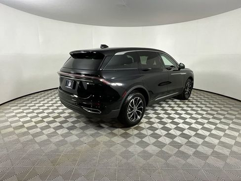 Used 2025 Lincoln Nautilus Premier AWD/4WD image 4