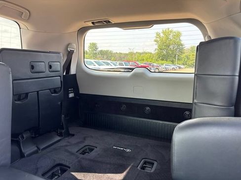 Used 2011 Lexus LX 570 4WD image 33