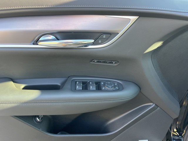 New 2025 Cadillac XT6 Luxury FWD image 15