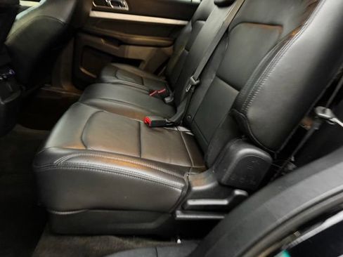 Used 2016 Ford Explorer XLT w/ Equipment Group 202A FWD image 8