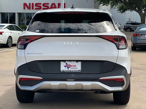 Used 2025 Kia Sportage LX FWD image 5