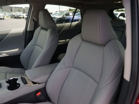 Used 2023 Toyota Venza Limited AWD/4WD image 10