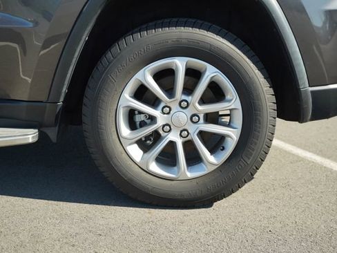 Used 2021 Jeep Grand Cherokee Laredo image 41