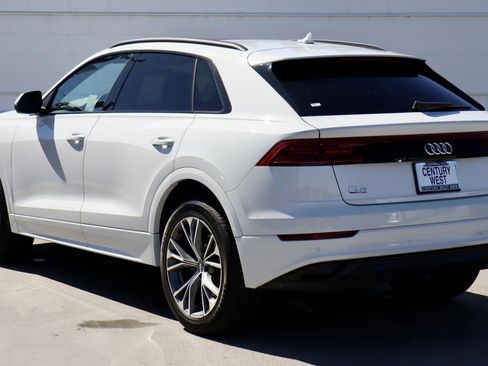 Used 2020 Audi Q8 Premium image 28
