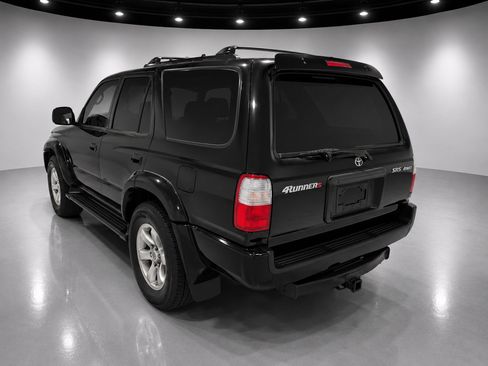 Used 2000 Toyota 4Runner SR5 AWD/4WD image 2