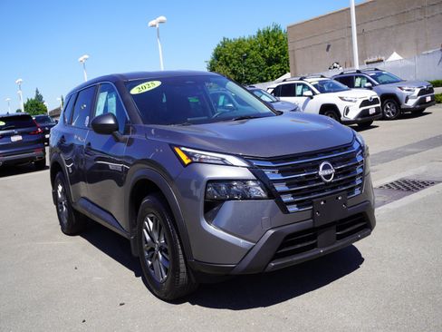 Used 2025 Nissan Rogue S FWD image 1