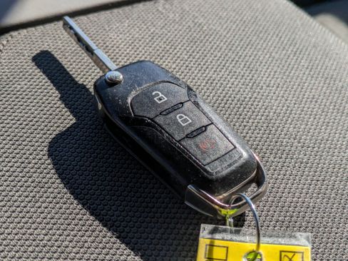 Used 2016 Ford F150 XLT image 31