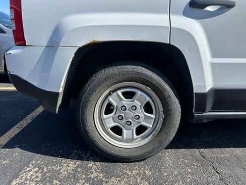 Used 2015 Jeep Patriot Sport image 8